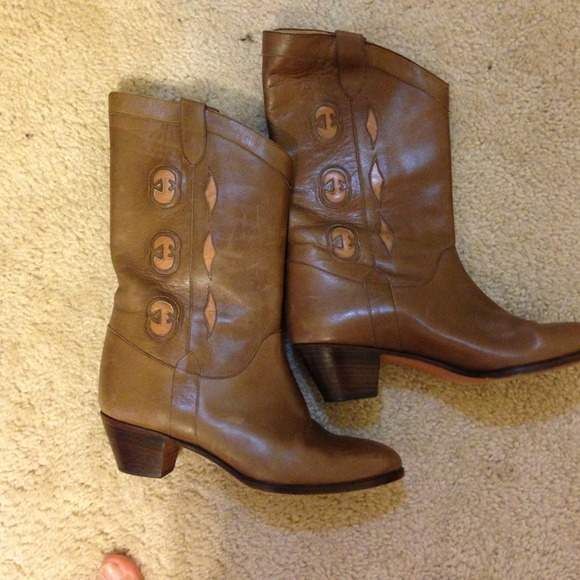 Authentic Vintage Gucci Boots! - Picture 2 of 4