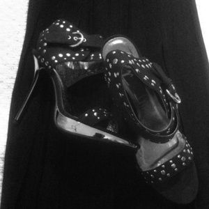 📵❌SOLD❌ Black heels accented in silver studs.