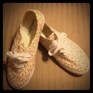 Floral print Chuch Taylor style shoes!
