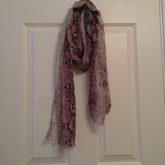 Purple snake print scarf - Picture 2 of 2