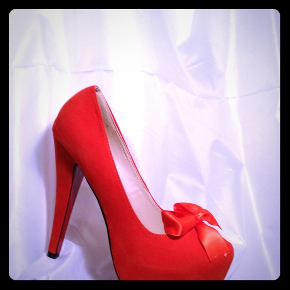 Orange Pumps