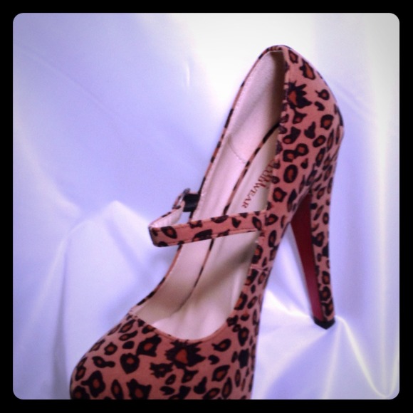 Leopard pumps