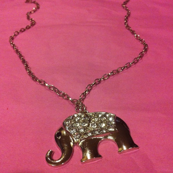 Crystal elephant necklace w/ studs - Picture 2 of 4