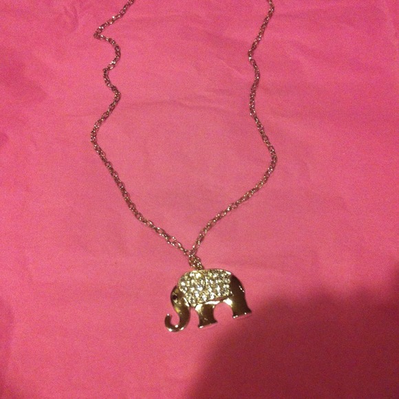 Crystal elephant necklace w/ studs - Picture 3 of 4