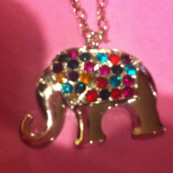 Silver crystal elephant necklace w/crystal studs - Picture 1 of 4