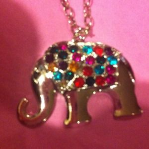 Silver crystal elephant necklace w/crystal studs