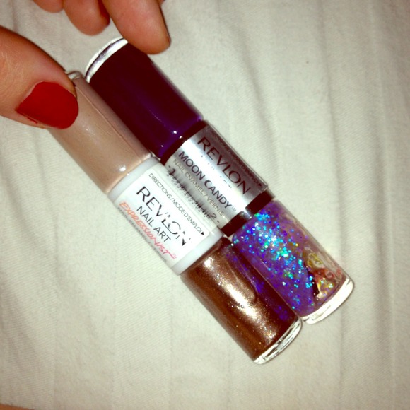 Sale🎊 REVLON nail art 2- for one price!