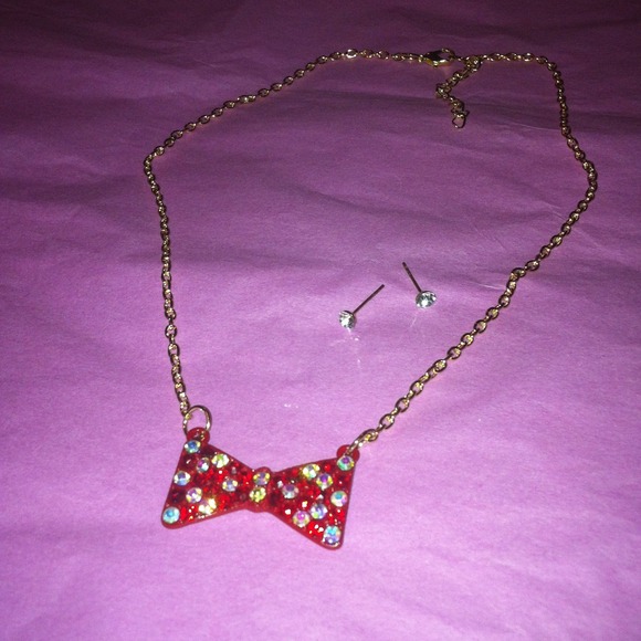 Red multitoned necklace w/ crystal studs - Picture 1 of 4