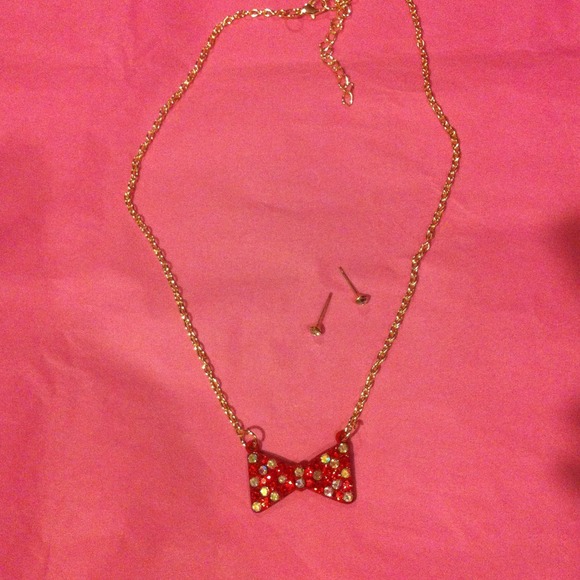 Red multitoned necklace w/ crystal studs - Picture 2 of 4