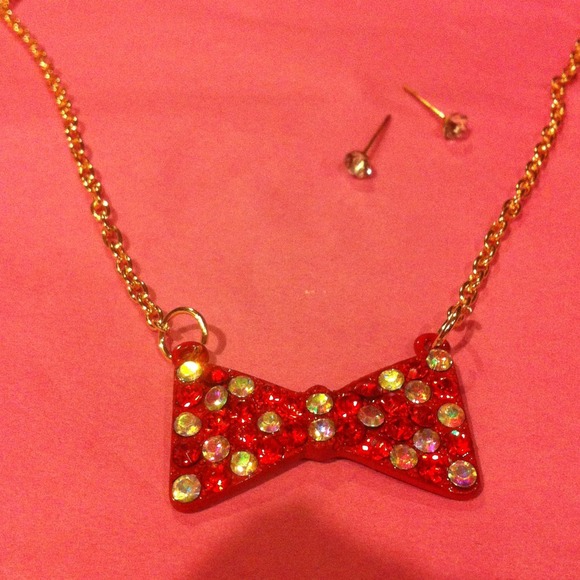 Red multitoned necklace w/ crystal studs - Picture 4 of 4