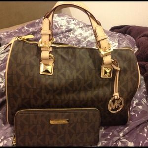 Michael Kors Grayson Lg Signature