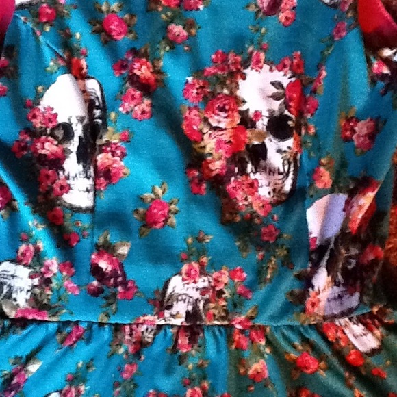 SOLD in bundle *reduced* NWT Peplum Top - Picture 2 of 4