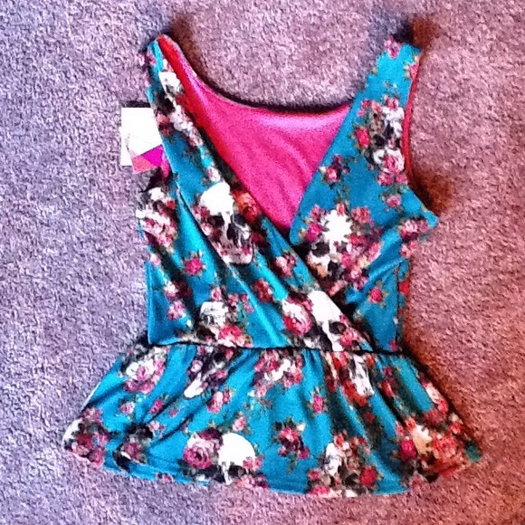 SOLD in bundle *reduced* NWT Peplum Top - Picture 3 of 4