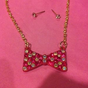 Fuschia crystal bow necklace w/crystal studs