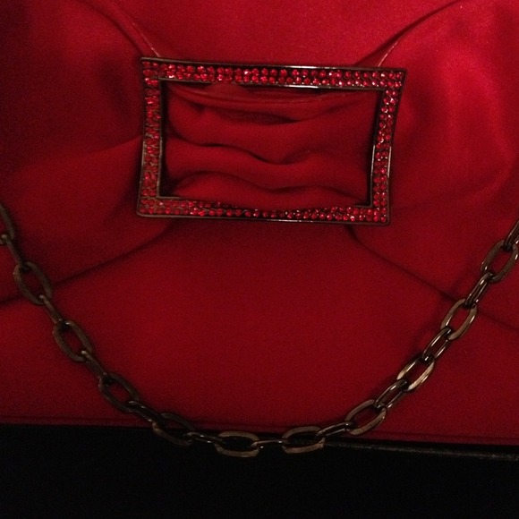 Red satin clutch - Picture 3 of 4