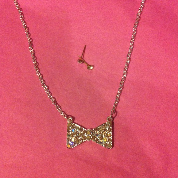 Silver crystal bow necklace w/studs - Picture 2 of 4