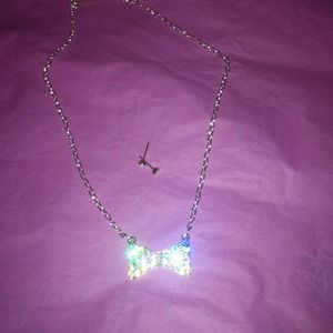 Silver crystal bow necklace w/studs