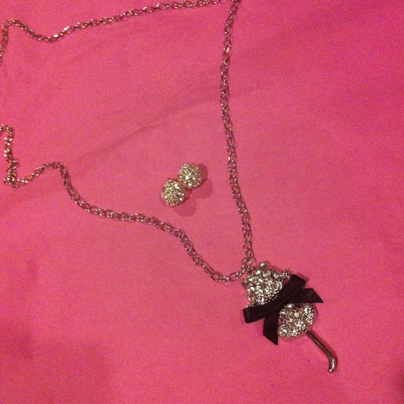 Crystal kitty necklace w/chunky crystal studs - Picture 2 of 4