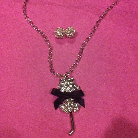 Crystal kitty necklace w/chunky crystal studs - Picture 3 of 4