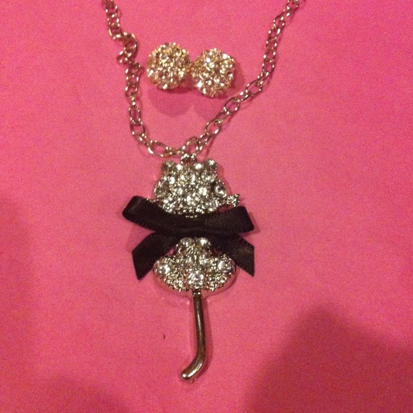 Crystal kitty necklace w/chunky crystal studs - Picture 4 of 4