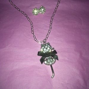 Crystal kitty necklace w/chunky crystal studs