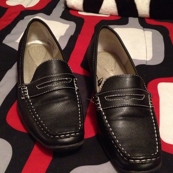 👉REDUCED👈 Flat brown penny loafer style shoes