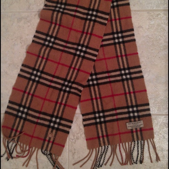 Reserved Authentic Burberry scarf!