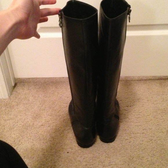 Authentic Chanel leather boots - Picture 2 of 4