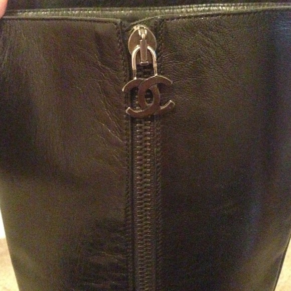 Authentic Chanel leather boots - Picture 3 of 4