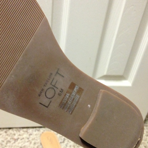 Ann Taylor - Cute buckle flats SZ6 - Picture 3 of 3