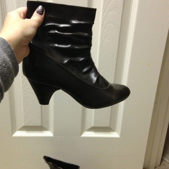 Nice brown boots! Great condition!! - Picture 2 of 4