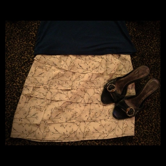 Tiered skirt - Picture 1 of 1
