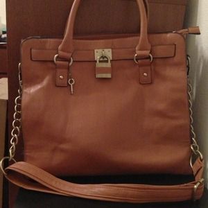 RESERVEDynamite purse with key and lock, dust bag.