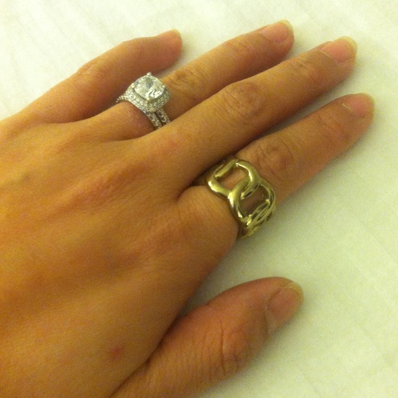 Urban Outfitters Jewelry - 💰bundle only💰Goldtone Chain Link Ring