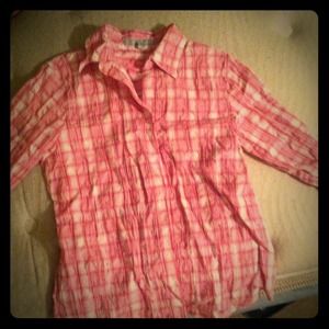 Quarter sleeve cotton/nylon shirt.