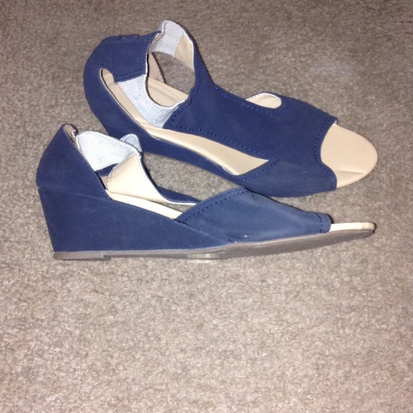 Heels - Picture 2 of 2