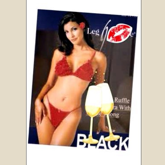 LegAvenue.Lace Ruffle Triangle Bra w/ Ruffle Thong