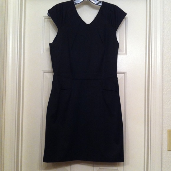 ⬇⬇Alice and Olivia Black Pinstripe Dress⬇⬇
