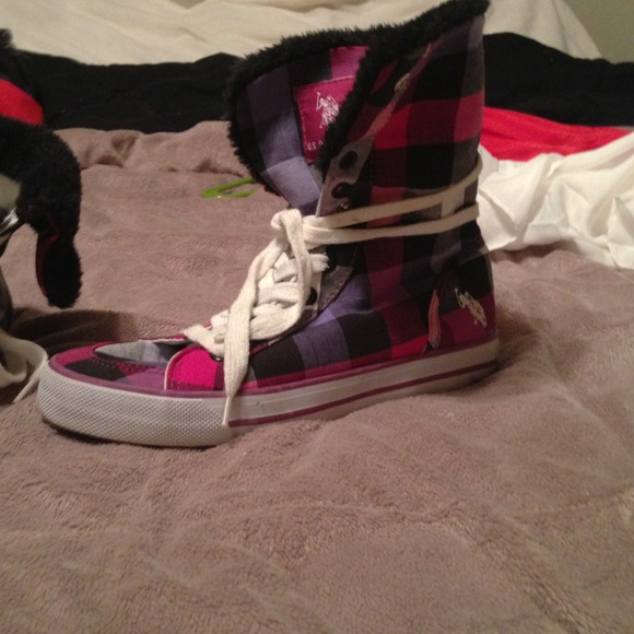 Shoes - Picture 2 of 3