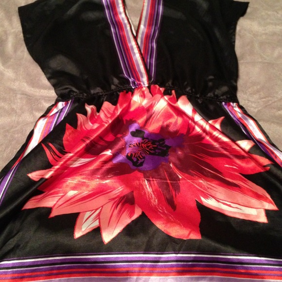 Top - Picture 2 of 2