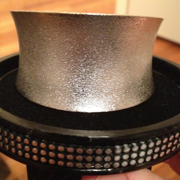 Host pick 1/18 Silver thick cuff bracelet
