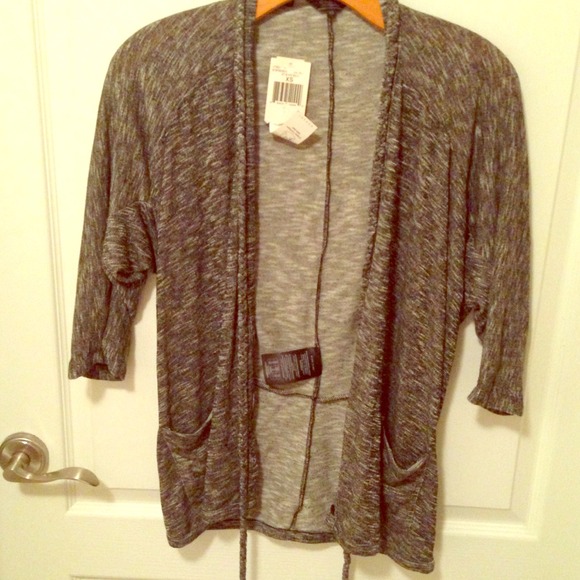 SOLD @gwensize Guess cardigan