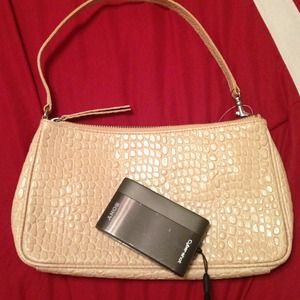 SOLD😉Brandnew Banana Republic Pochette with tag.