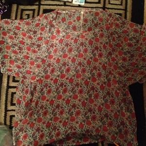Floral blouse very loose