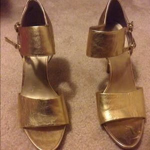 ⛔Sold⛔Bakers Gold heels