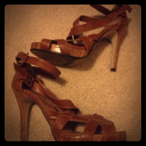 ⭐SOLD ⭐Tan heels
