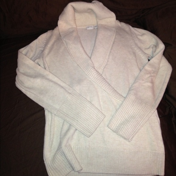 NWOT Beautiful Dress up or Dress down Sweater