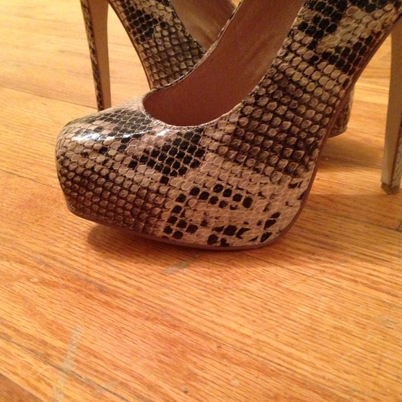 Shoes - Picture 2 of 4