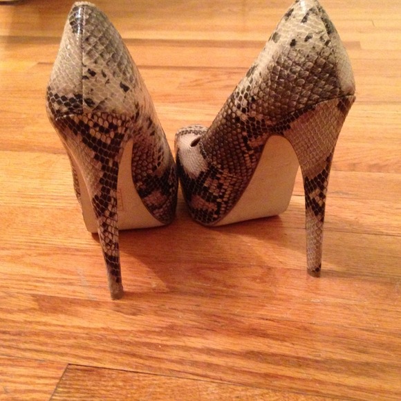 Shoes - Picture 4 of 4