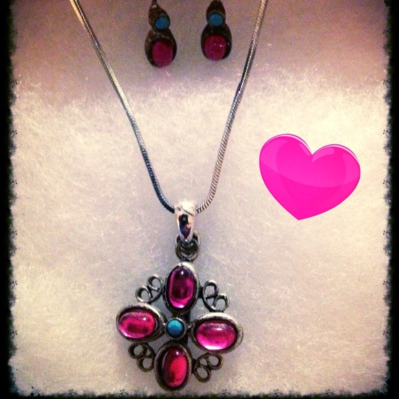 💕Fun Necklace & Earrings Set💕